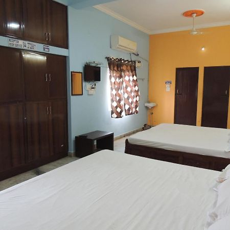 Radha Party Hall Канчипурам Экстерьер фото