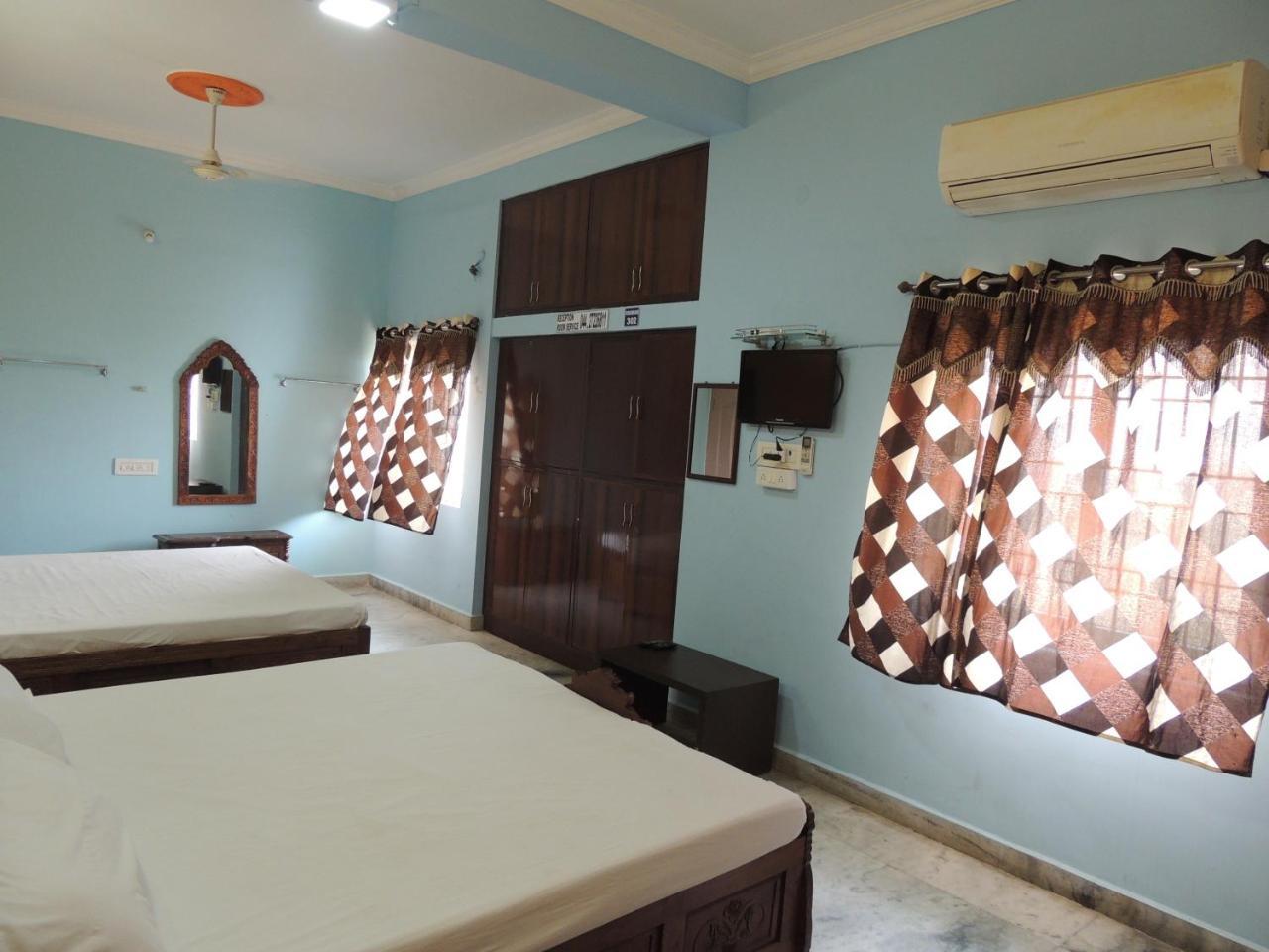 Radha Party Hall Канчипурам Экстерьер фото